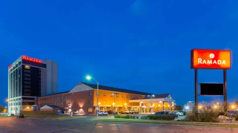Ramada by Wyndham Topeka Downtown Hotel & Convention Center in Topeka