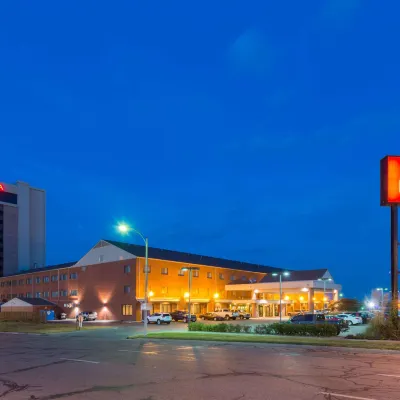 Ramada by Wyndham Topeka Downtown Hotel & Convention Center Hotels near Kansas State Capitol Visitor Center