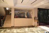 Hotel Royal Florence فنادق في Codru