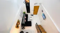 2 Beds Spacious Centrally Located Loft Apartment Отели в г. 
