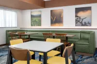 Fairfield Inn & Suites Martinsburg - breakfast