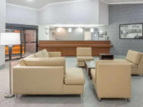 ซุปเปอร์ 8 บายวินด์แฮม โอฟาลลอน โรงแรมในSt. Clair County