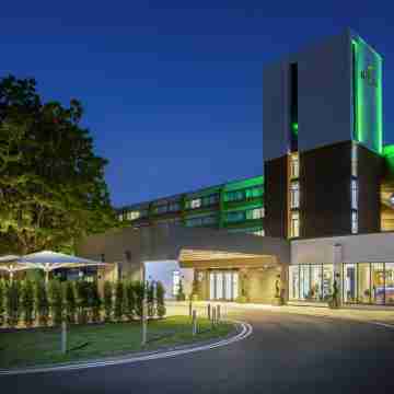 Holiday Inn LONDON - GATWICK AIRPORT by IHG Hotel Exterior