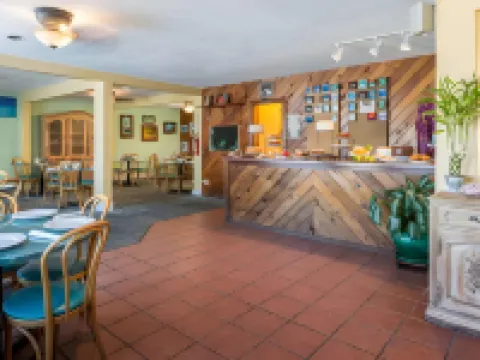 ครีกไซด์ อินน์ โรงแรมในTavernier