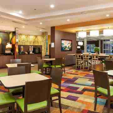 Fairfield Inn & Suites Vernon Dining/Meeting Rooms