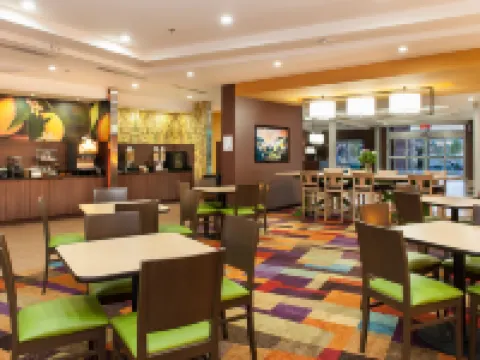 フェアフィールド・イン＆スイート・デスティン バーノンのホテル