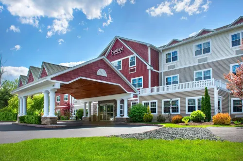 Fairfield Inn & Suites Great Barrington Lenox/Berkshires - Parkplatz