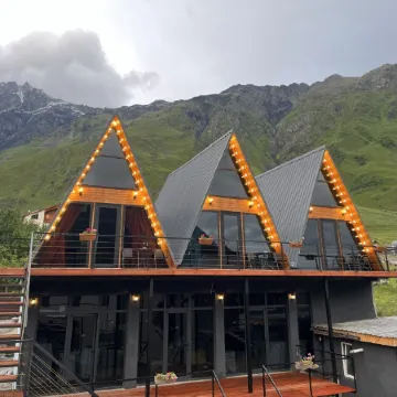 Pyramid Kazbegi Apartments