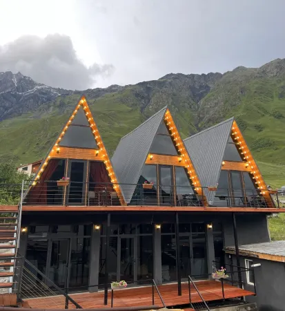 Pyramid Kazbegi Apartments