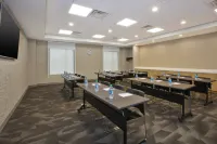 Home2 Suites by Hilton West Bloomfield Detroit - parking