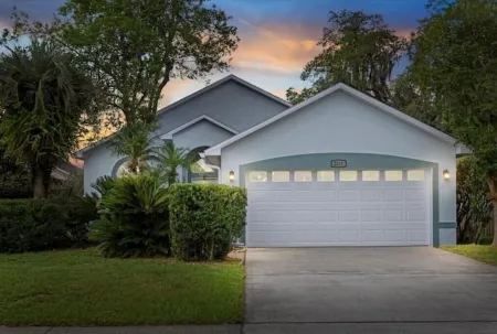 Pet Friendly!✰ Charming home with big patio!