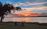 Full HOME with hot tub! Enjoy your stay at The Salty Dog!