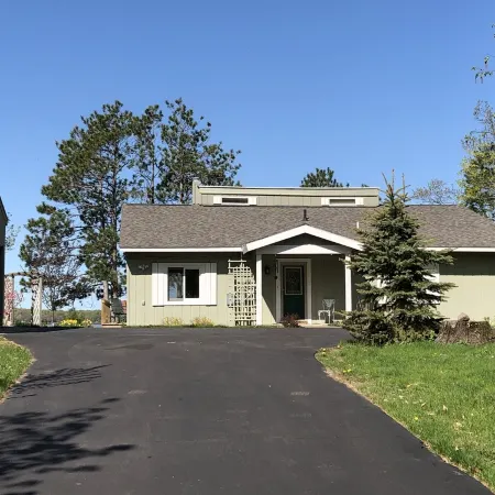 Family Friendly Cottage w/Spectacular Views of Round Lake-Hayward, WI