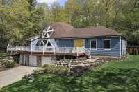 Dome House on Whitewater Lake Отели рядом с достопримечательностью «Уайтуотер Спринг Уотер»