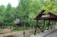 Romantic Tranquil  Riverfront Cottage Rushing Crystal Clear Water Best Rate - 4-Star