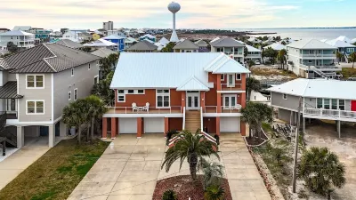 Waterfront Living, STEPS to the BEACH, Sleeps 15! Hotels near Navarre Beach Sea Turtle Conservation Center