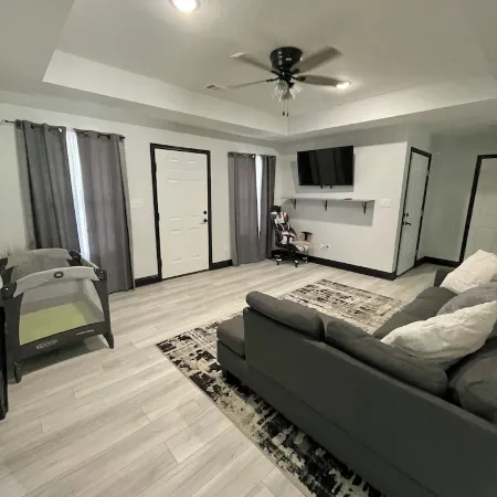 Cozy 3bed 2bath house on half ac of land mins from game time at the grounds