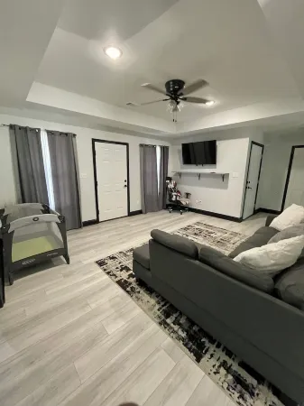 Cozy 3bed 2bath house on half ac of land mins from game time at the grounds