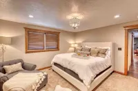 Leather&Spruce - Luxury Lake area fun funky home with amenities. Great for 2-18!