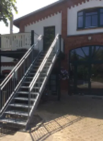 Beach near apartment in the old town center 400m to the pier