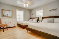 Manatee Cove: Private Oasis with Wildlife, Hot Tub & Fun Game Room!