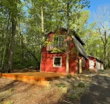 Cozy cabin retreat in NW Lake Leech area