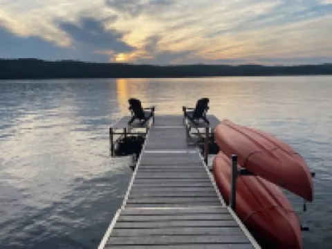 Cozy 2br cottage with firepit, long lake views, lake access and shady/sunny dock