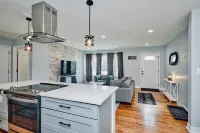 Fox Valley Farmhouse Overlooking The Fox River!
