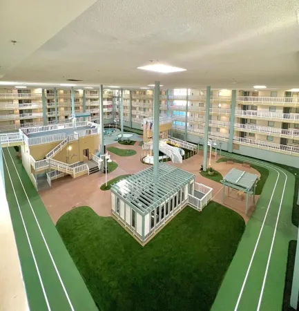 Oceanside Resort. Indoor Pool, 2 outdoor pools, Hot Tub, Private Beach Access.