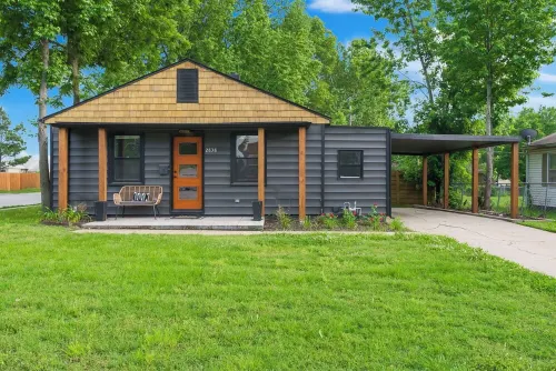 Kings, Kitchens & Comfort In Modern Cedar Home
