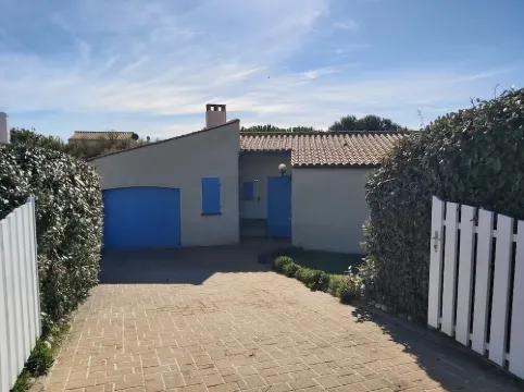 St. Gallen Denis, au calme, 3 bedrooms, with large garden, 50 mètres from the océan. Hotels in Saint-Denis-d'Oleron