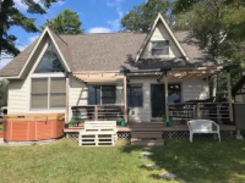 East Twin Lake House - Kayak, SUP - 2 Minutes to town