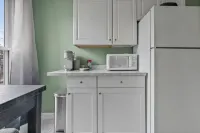 Comfortable 2 bedroom king suite/