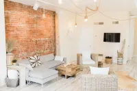 Experience this amazing Mt Adams home where celebrities stay
