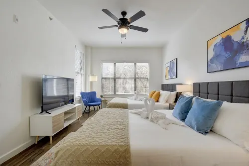 SoCo Urban Paradise - Best Location! - Pool, Gym, Rooftop, Free Parking