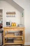 Stay Eat Shop & Antiques. 10 min to Roundtop 5 min to La Bahia & local Wineries.