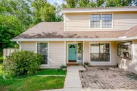Beautiful 4 Bedroom Lake Home just minutes from Beaches and Mayo! Hotels in der Nähe von Kingsley Plantation