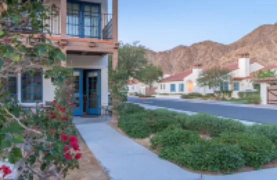 065127 3BR STUNNING Ground Floor Resort Villa w/Mt Views, Pool steps away