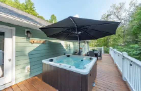 Hot Tub+Fire Pit, WiFi, Close to Avl+Burnsville! Perfect Location! Easy Access!