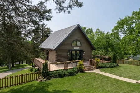 Cozy, family friendly country Side Cabin 15 Min to the Ark Encounter w/fire pit