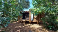 Comfortable wooden bungalow among the trees Hotels in Jard-sur-Mer