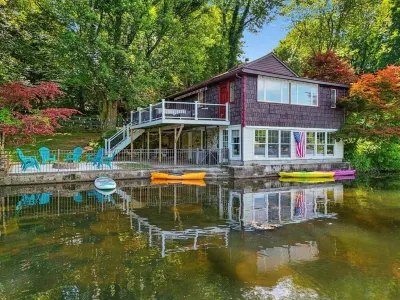 Waterfront Lake House. Near NYC and hiking trials. Complimentary kayaks provided Отели рядом с достопримечательностью «Поллепел Айленд»