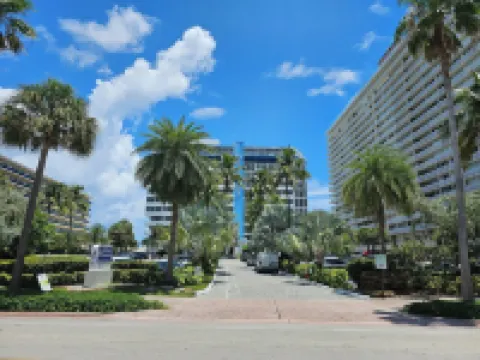 Lovely Beachfront Condo overlooking the Ocean, private jacuzzi, balcony & pool