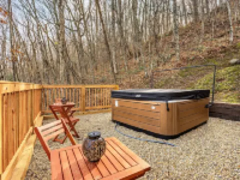 Breathtaking Mountain View Luxury AVL Cabin w/Hot Tub, Fireplaces, Hi-Speed Wifi