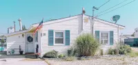 Three Bedroom Waterfront Oasis in Mystic Island! Bring your boat!