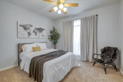 San Gabriel Hideaway Hotels near San Gabriel Park