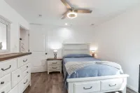 Cozy Beach Cottage just minutes from historic Cape May Pet Friendly!