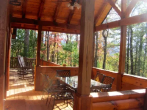 Watauga Lake Home! Hot tub, kayaks, Slip access & Mountain View!