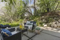 Now Discounted Nov & Dec Dates! - One of a Kind Retreat with Private Creek! Hotels in Centerville