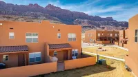 Red Rock Retreat - Pool/Hot Tub, Park, Yard Games, Basketball and Tennis Courts